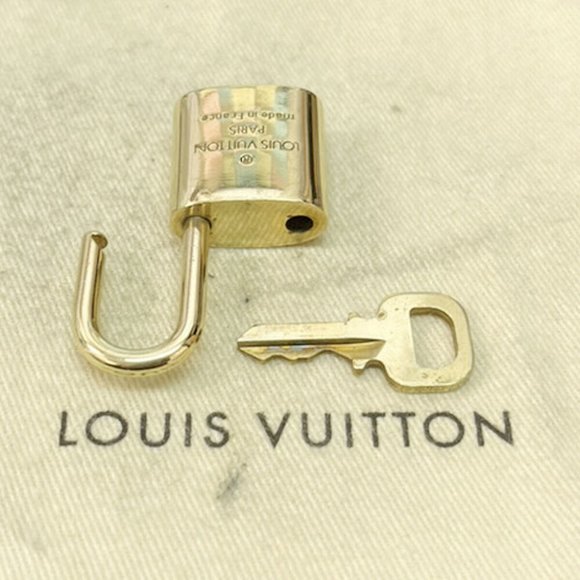 LOUIS VUITTON LV 10 SET PADLOCK KEY CHARM CADENA GOLD-PLATED FRANCE 35JF465 - Picture 4 of 4